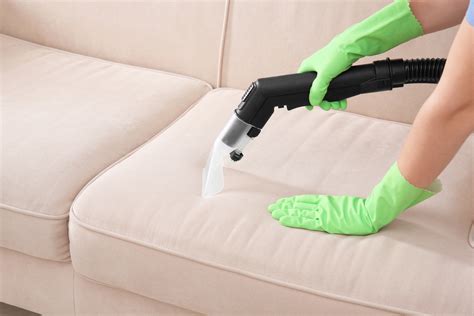 como limpar sofa em casa
